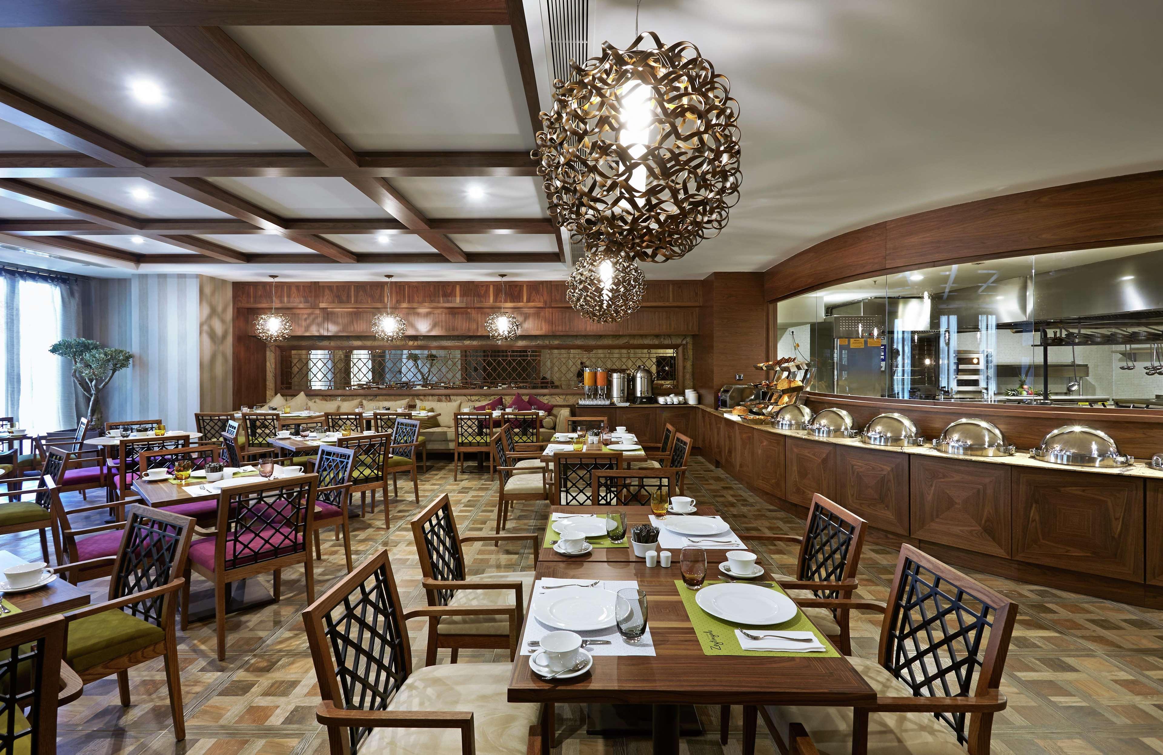 Doubletree By Hilton Istanbul Gayrettepe Hotel Exterior photo The restaurant
