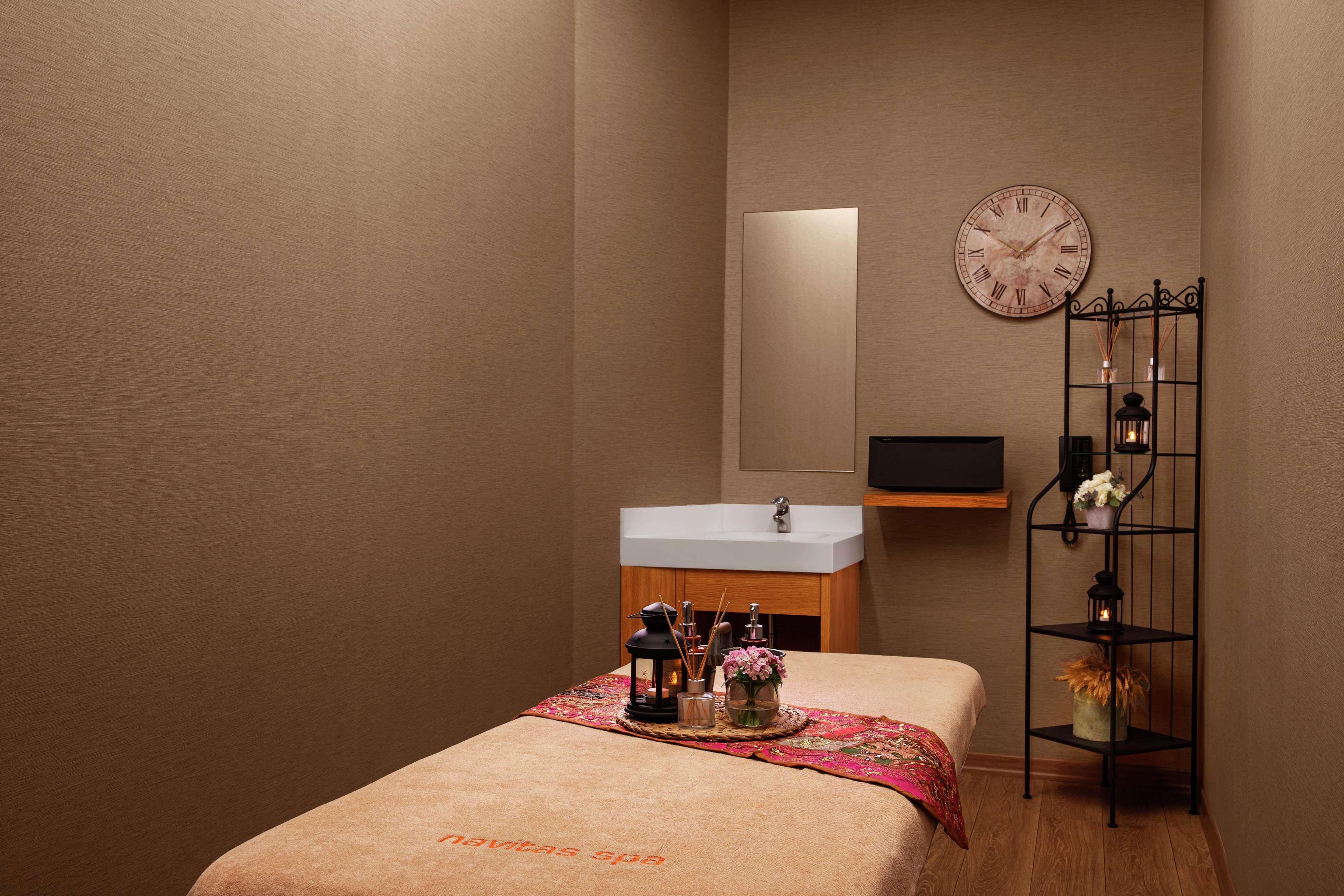 Doubletree By Hilton Istanbul Gayrettepe Hotel Exterior photo A typical treatment room
