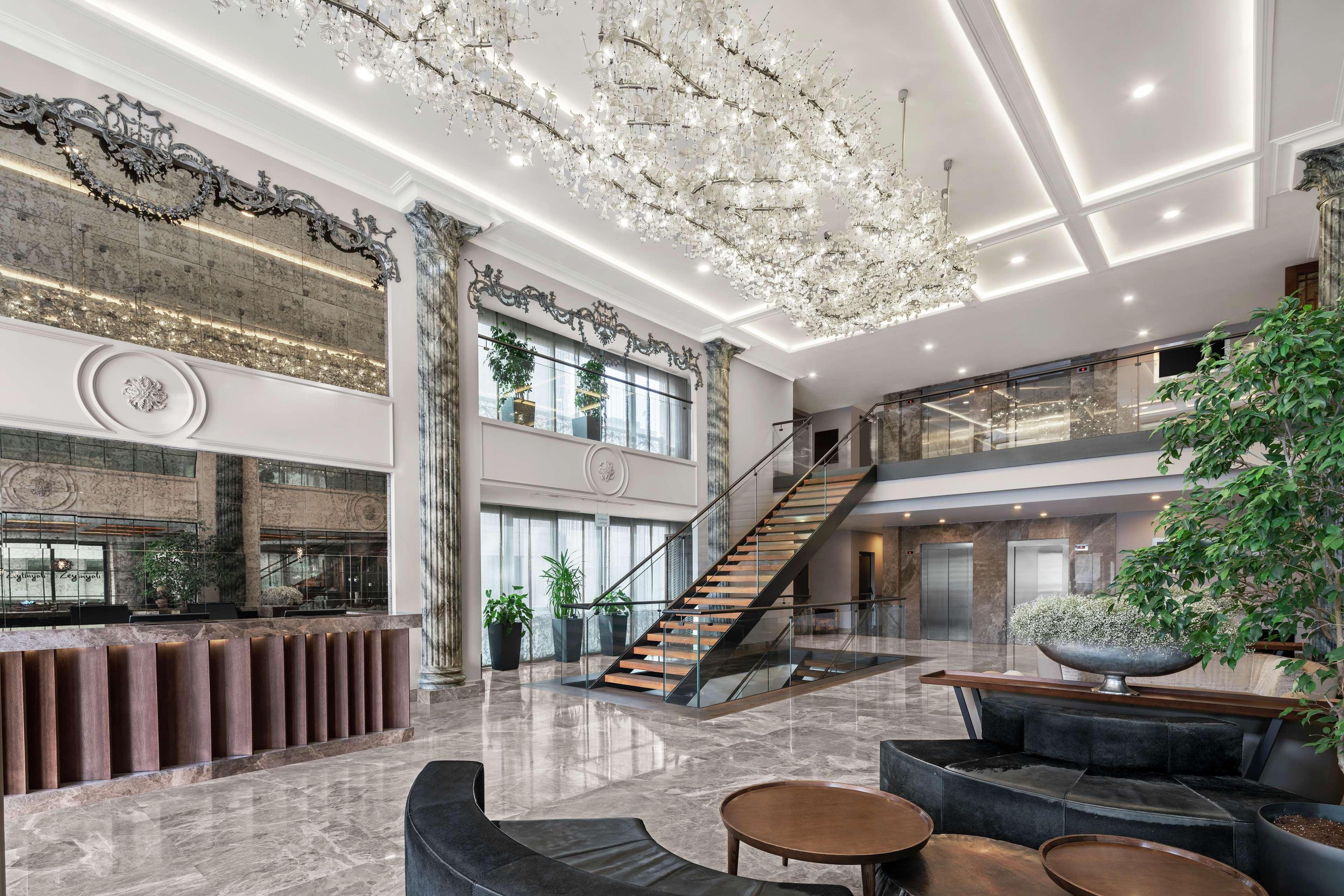 Doubletree By Hilton Istanbul Gayrettepe Hotel Exterior photo Lobby