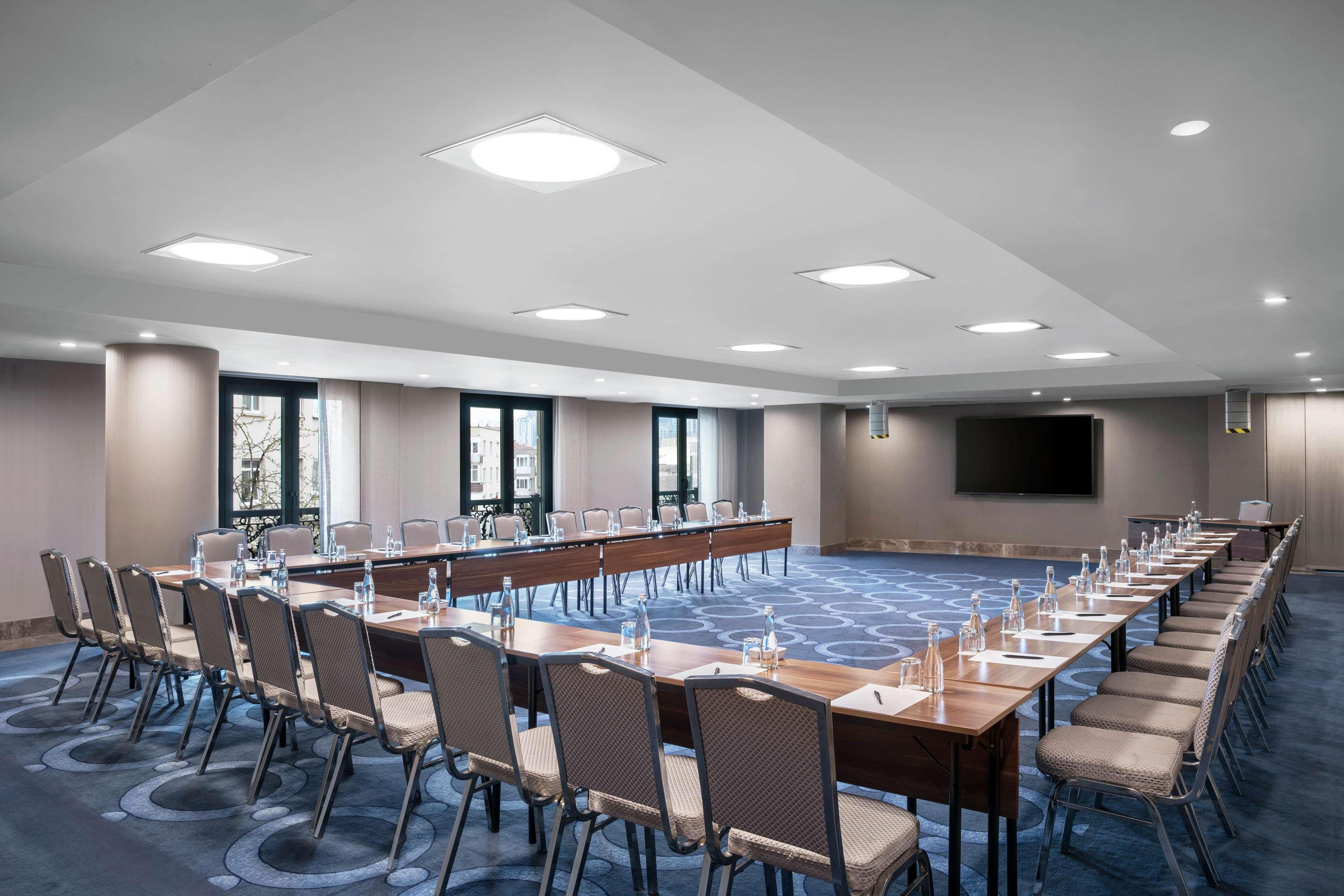 Doubletree By Hilton Istanbul Gayrettepe Hotel Exterior photo Meeting room