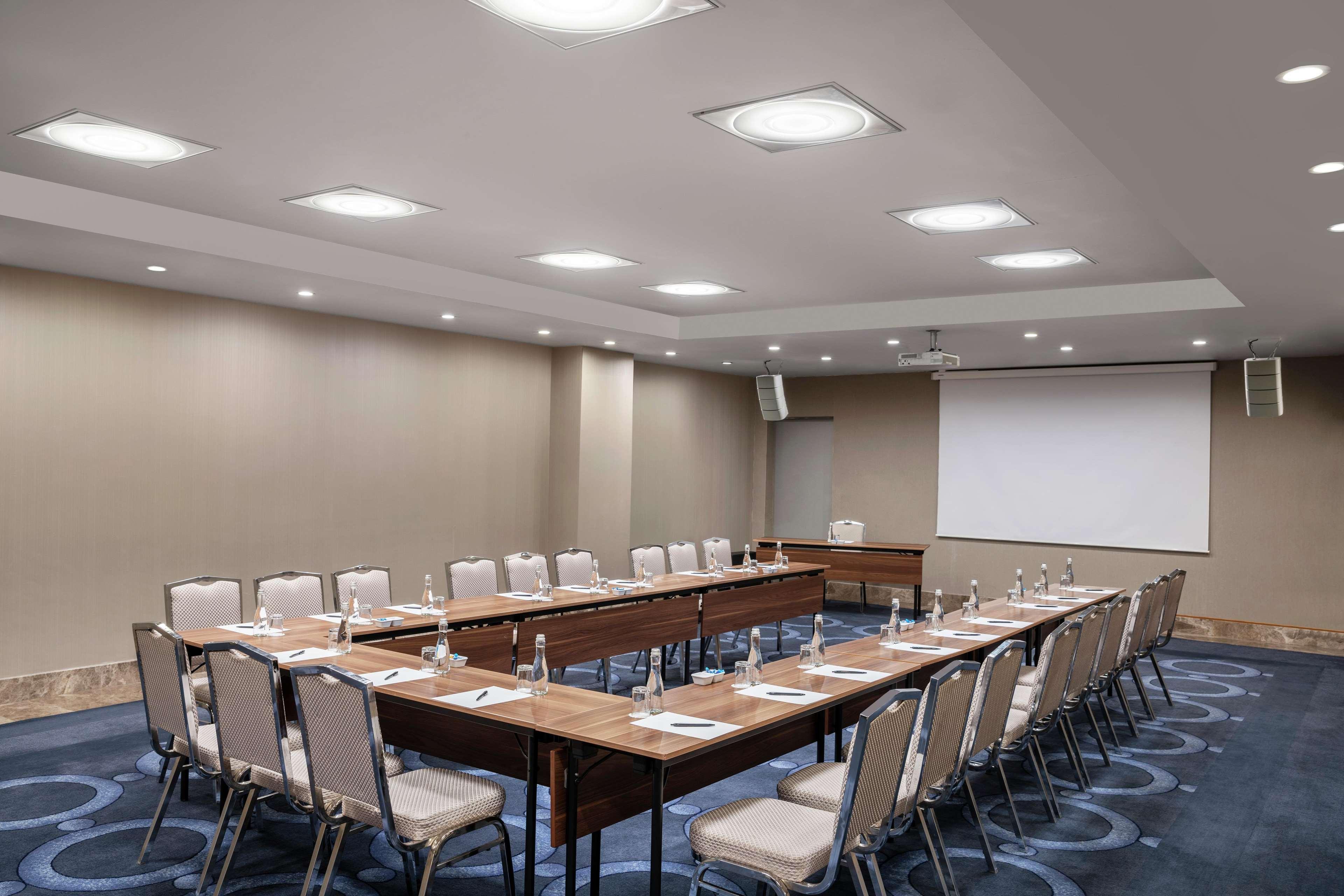 Doubletree By Hilton Istanbul Gayrettepe Hotel Exterior photo Meeting room