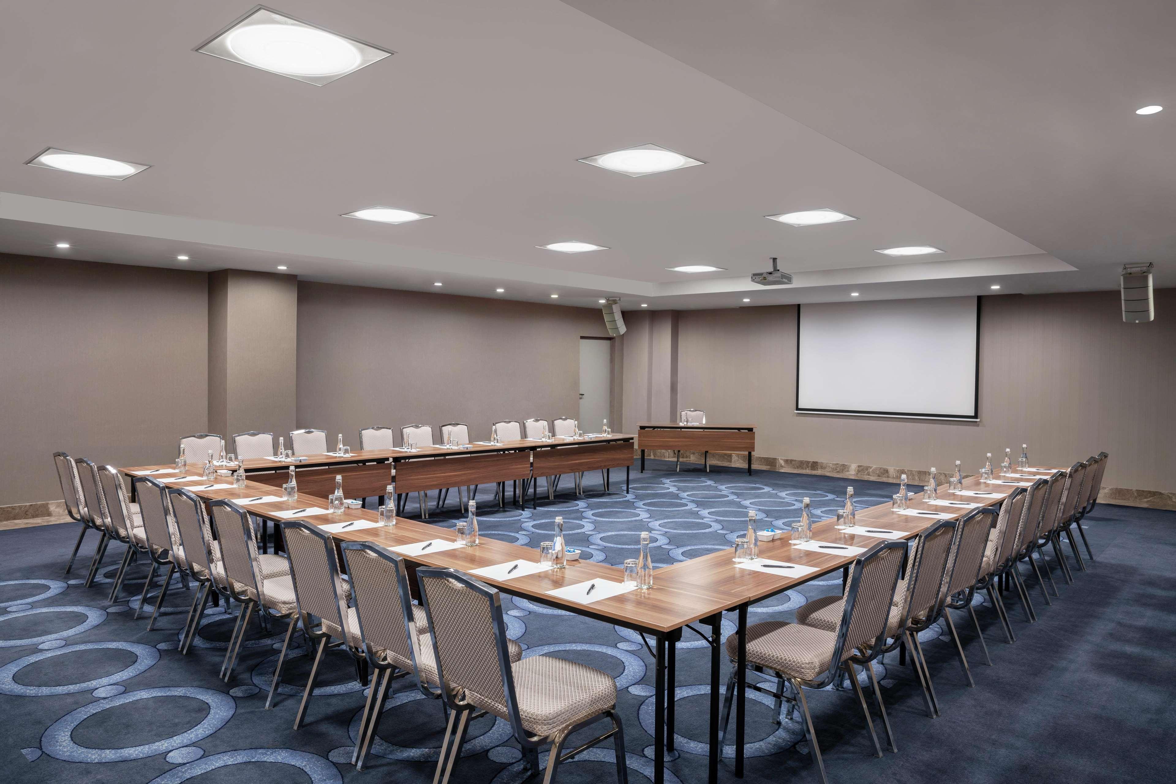 Doubletree By Hilton Istanbul Gayrettepe Hotel Exterior photo Meeting room