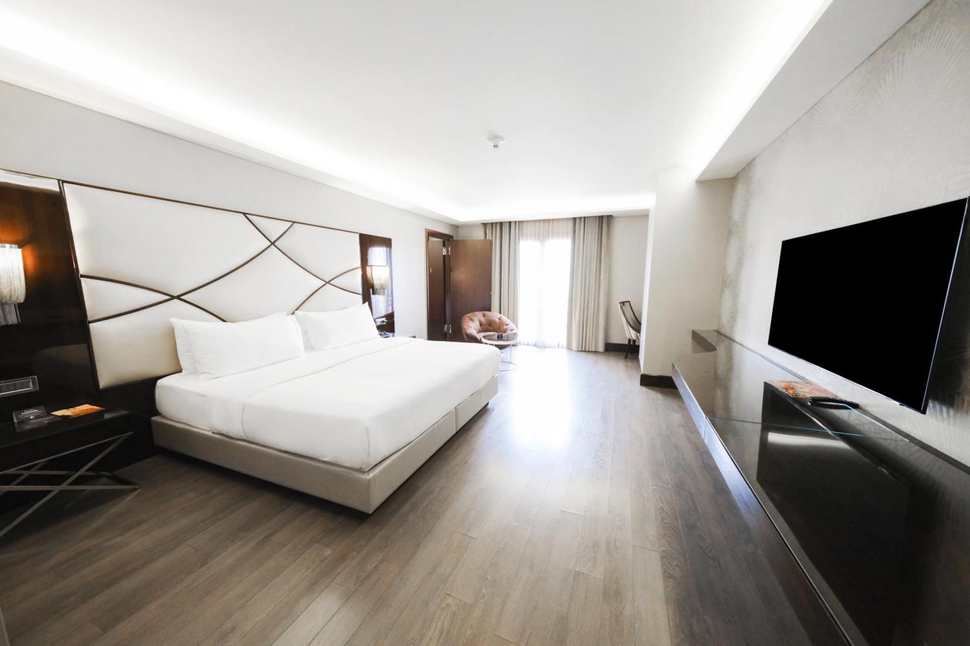 Doubletree By Hilton Istanbul Gayrettepe Hotel Exterior photo Deluxe room
