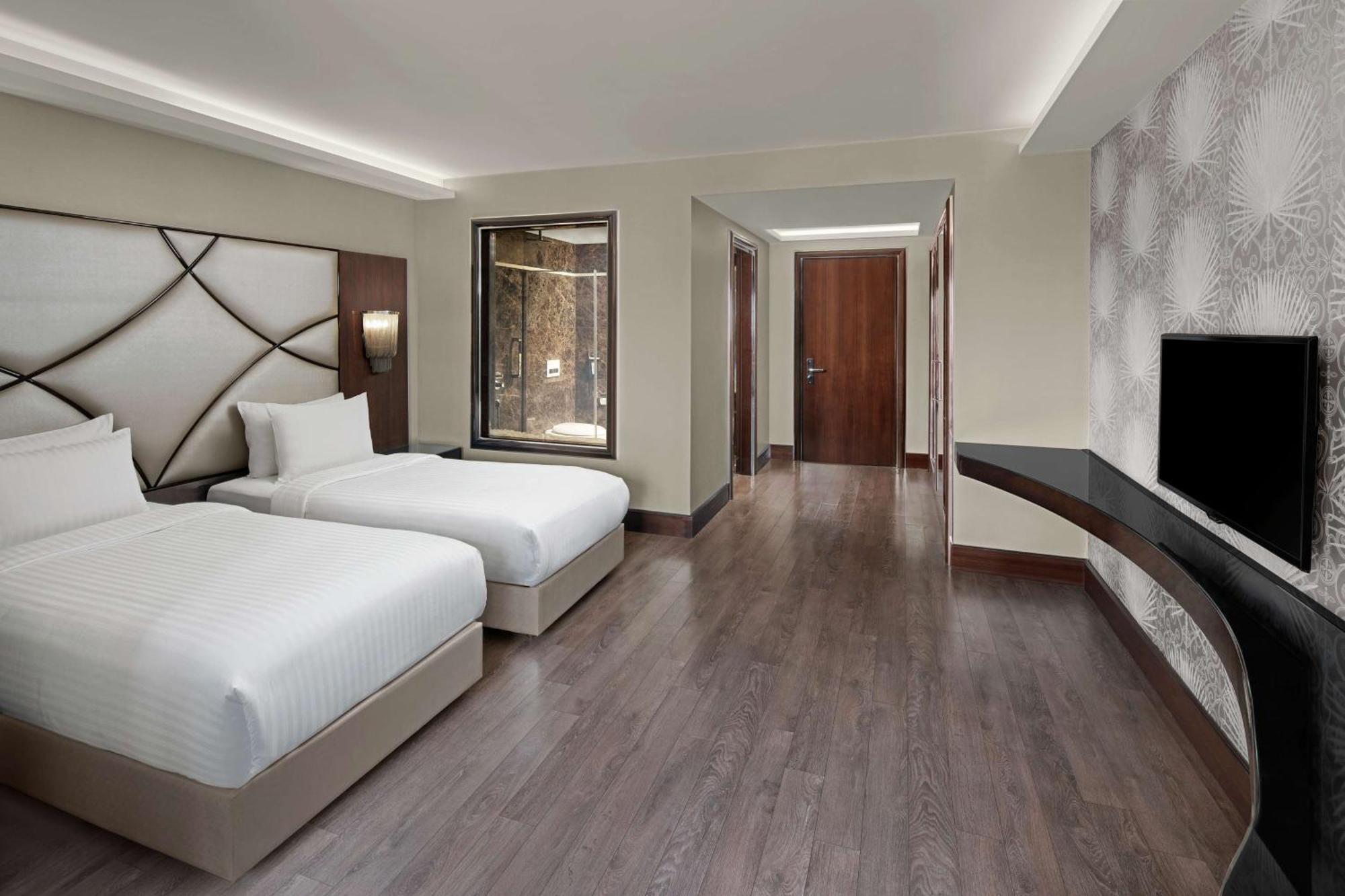 Doubletree By Hilton Istanbul Gayrettepe Hotel Exterior photo Deluxe room