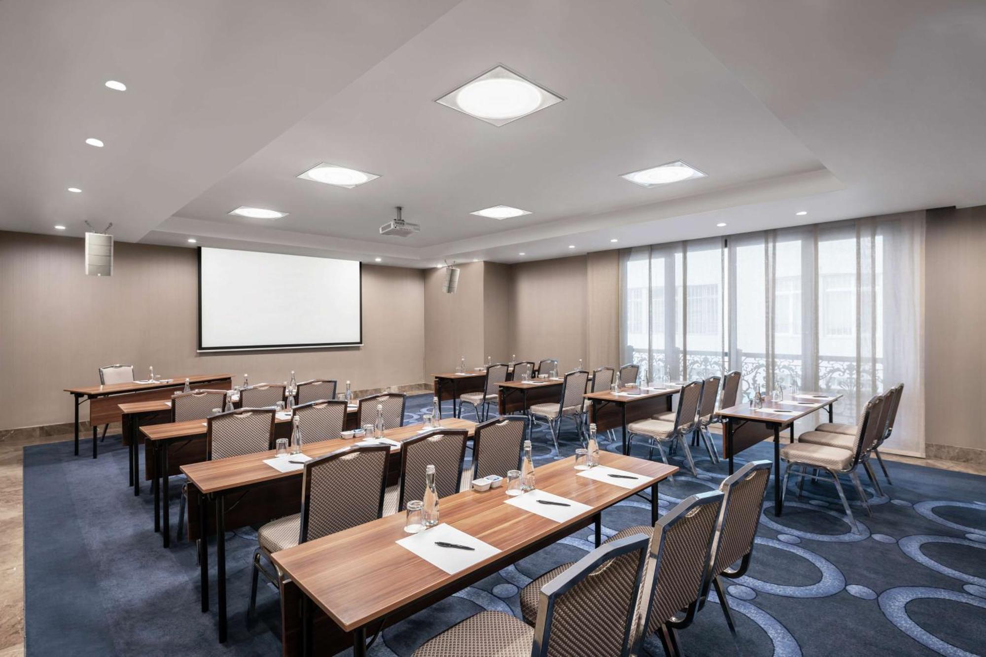 Doubletree By Hilton Istanbul Gayrettepe Hotel Exterior photo Meeting room