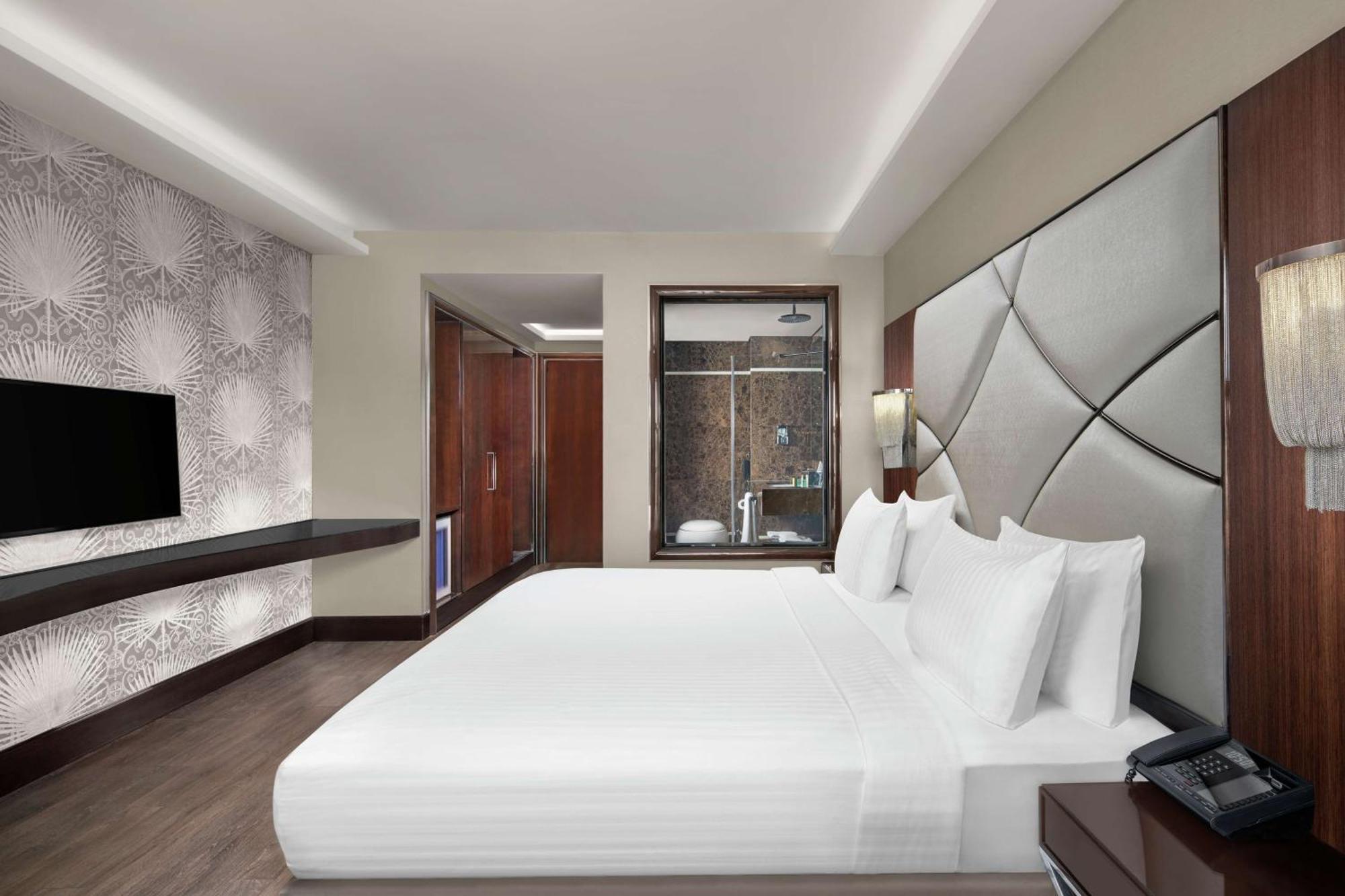 Doubletree By Hilton Istanbul Gayrettepe Hotel Exterior photo A guest room at the hotel