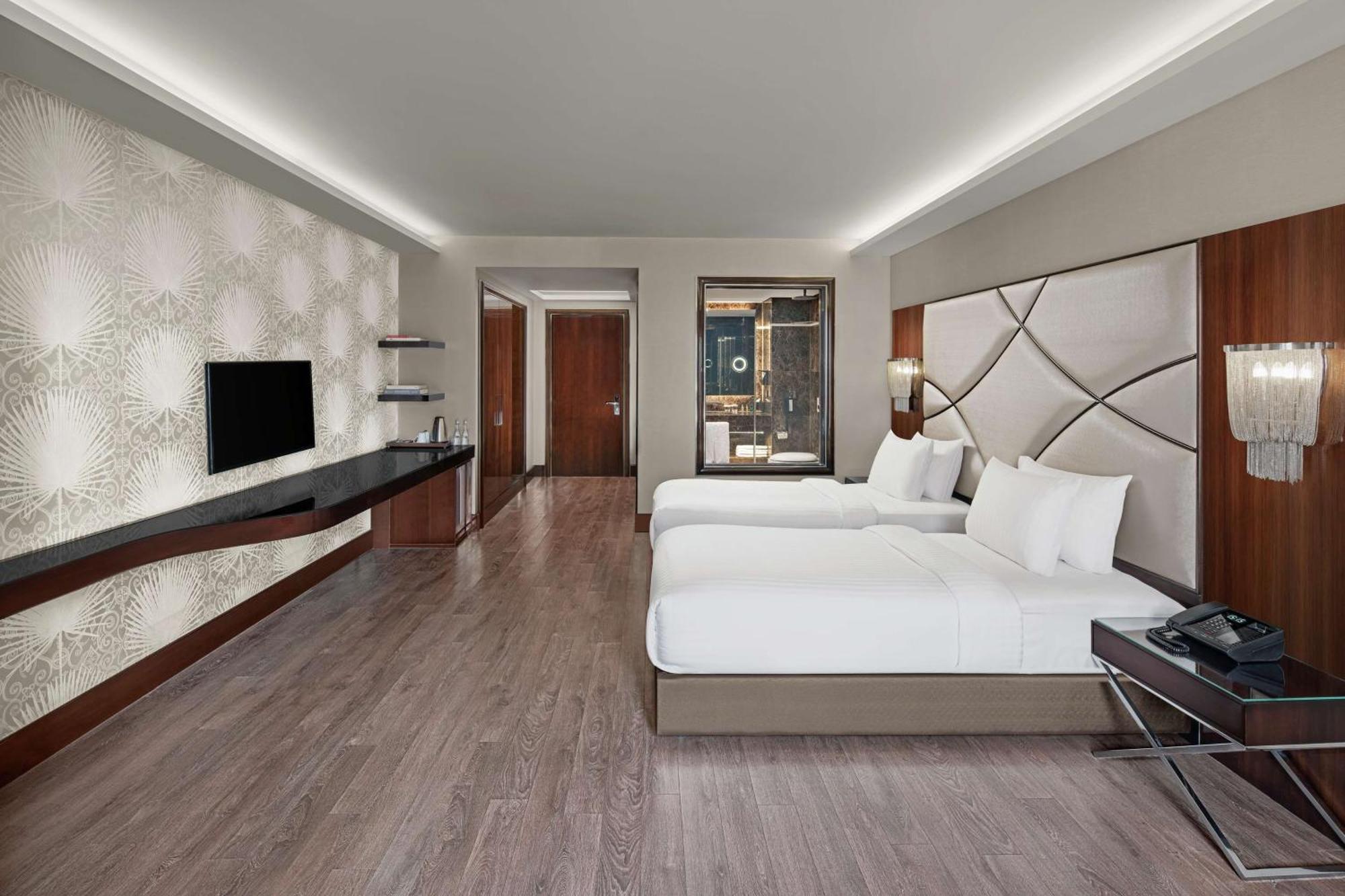 Doubletree By Hilton Istanbul Gayrettepe Hotel Exterior photo Deluxe Room