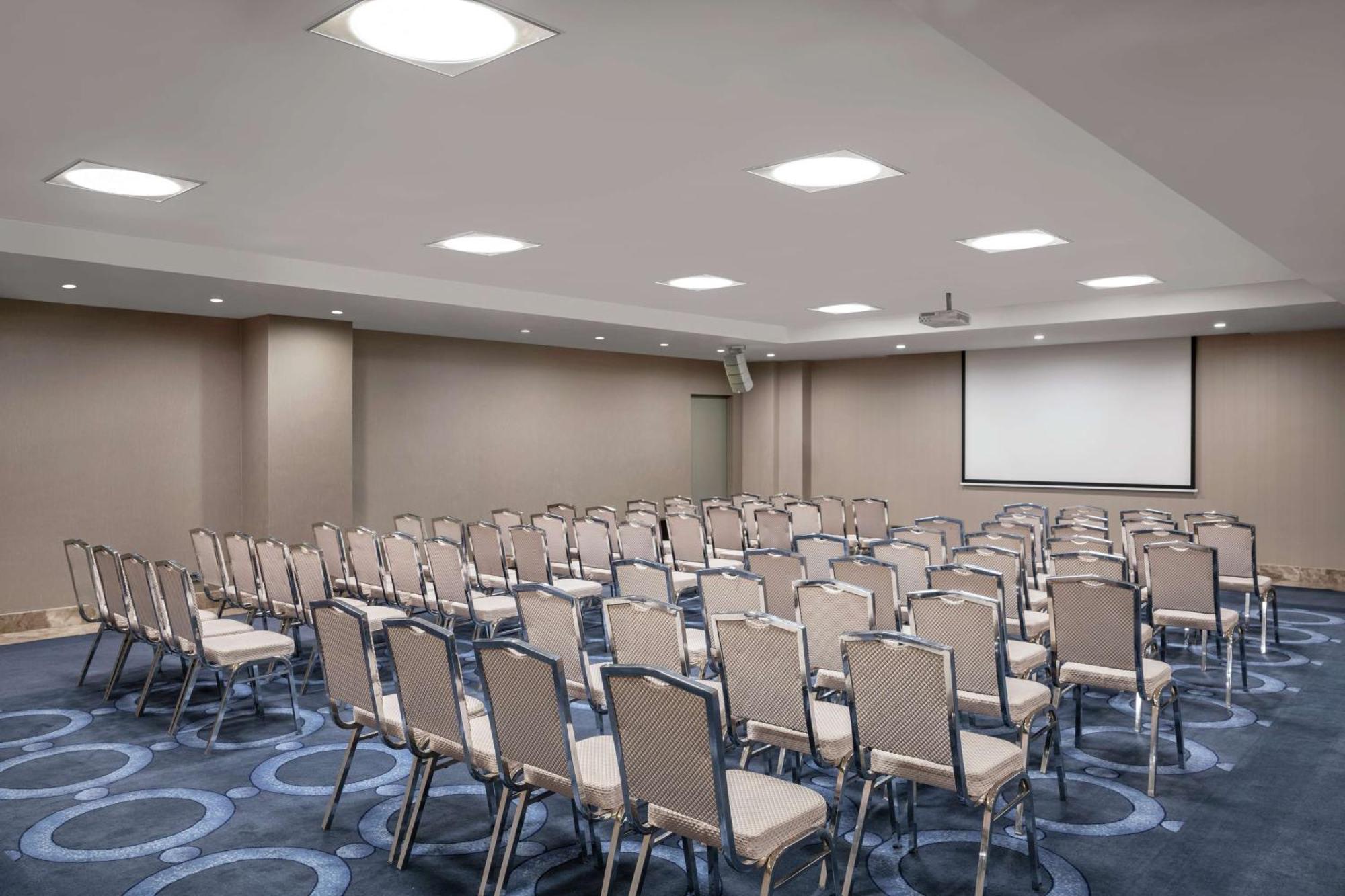 Doubletree By Hilton Istanbul Gayrettepe Hotel Exterior photo Meeting room