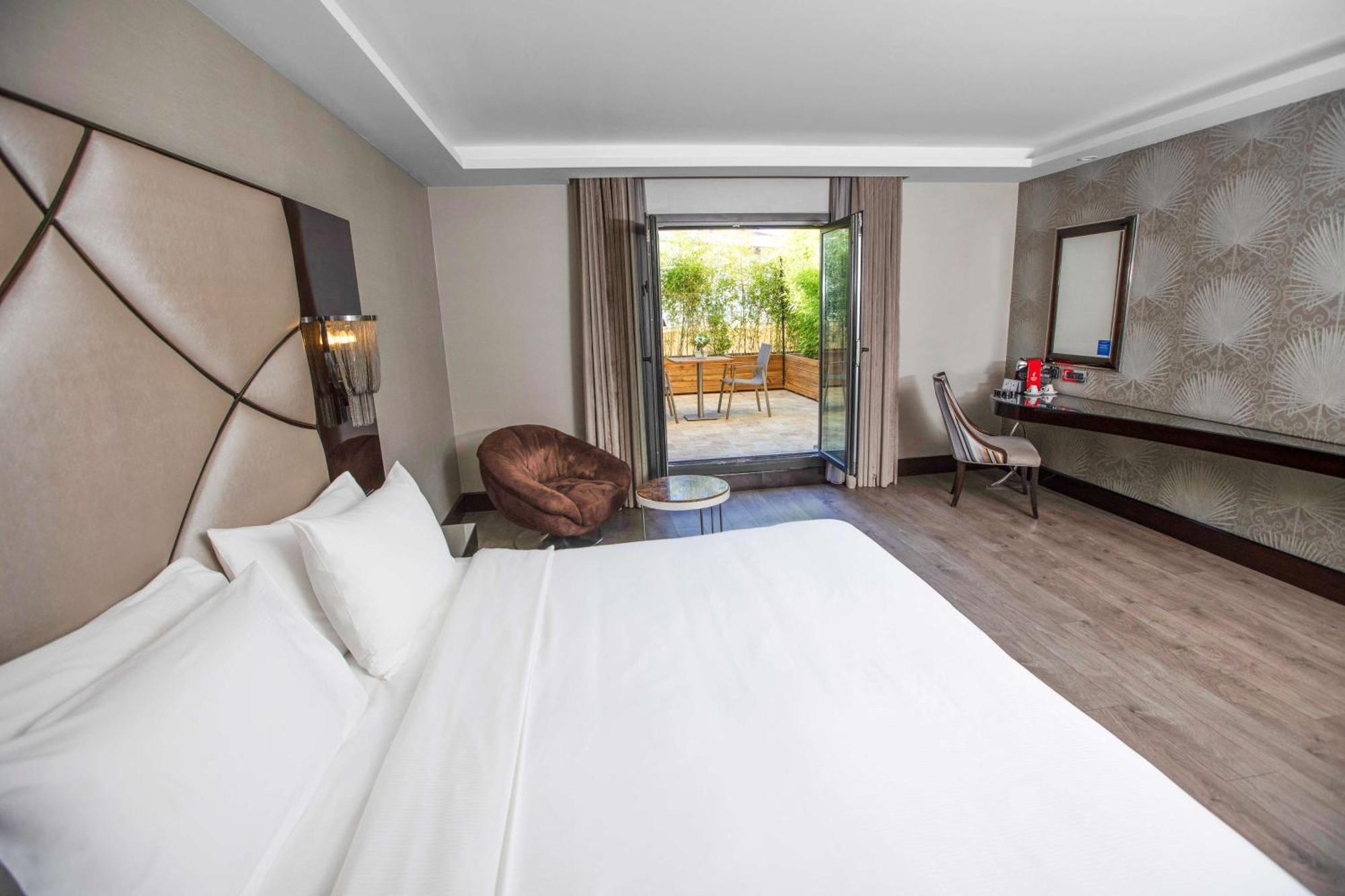 Doubletree By Hilton Istanbul Gayrettepe Hotel Exterior photo Deluxe Room