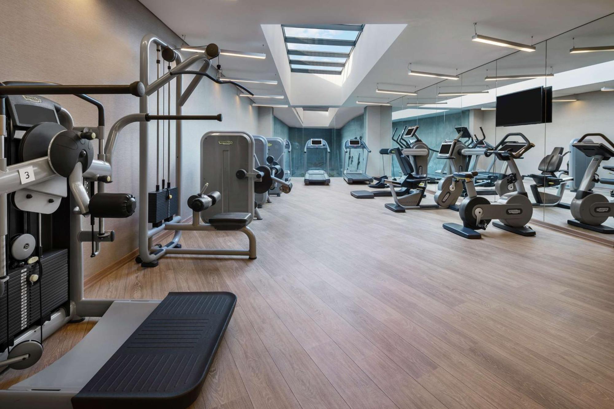 Doubletree By Hilton Istanbul Gayrettepe Hotel Exterior photo The gym at the hotel